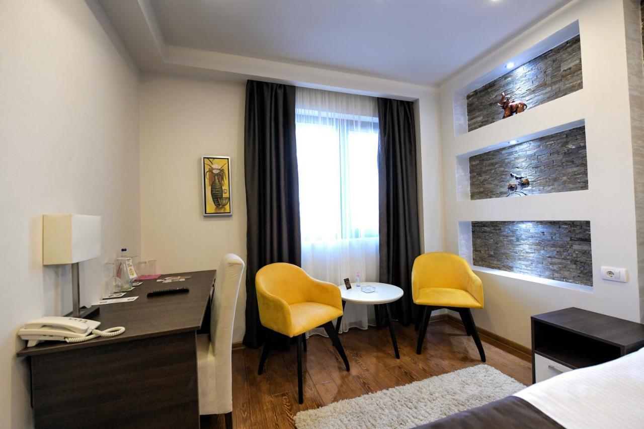 Garnet Hotel & Event Centar Ruma Eksteriør billede