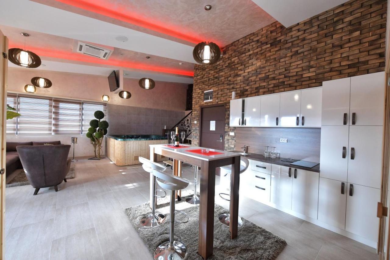 Garnet Hotel & Event Centar Ruma Eksteriør billede
