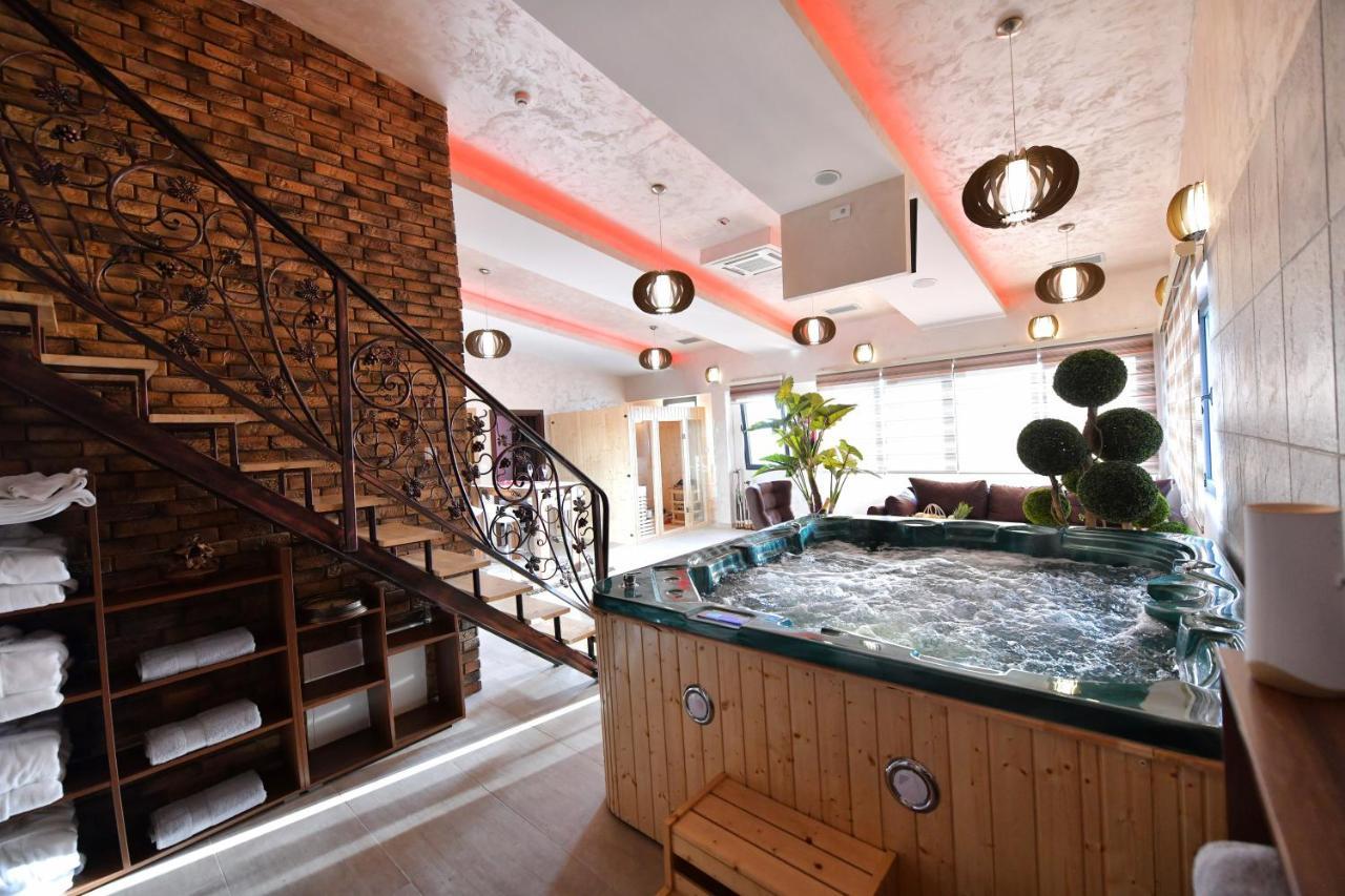 Garnet Hotel & Event Centar Ruma Eksteriør billede