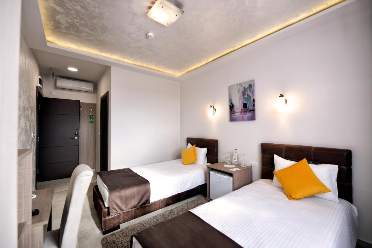 Garnet Hotel & Event Centar Ruma Eksteriør billede