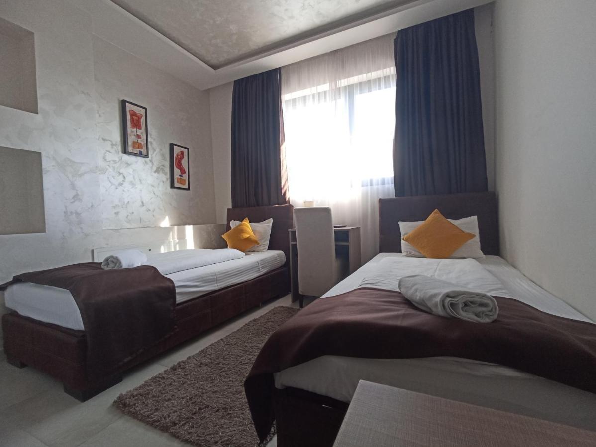 Garnet Hotel & Event Centar Ruma Eksteriør billede