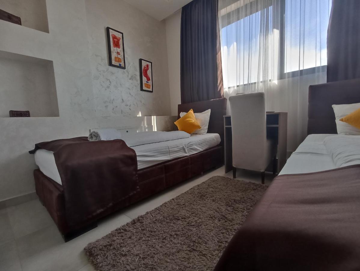 Garnet Hotel & Event Centar Ruma Eksteriør billede