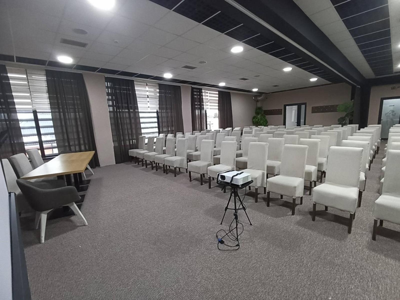 Garnet Hotel & Event Centar Ruma Eksteriør billede