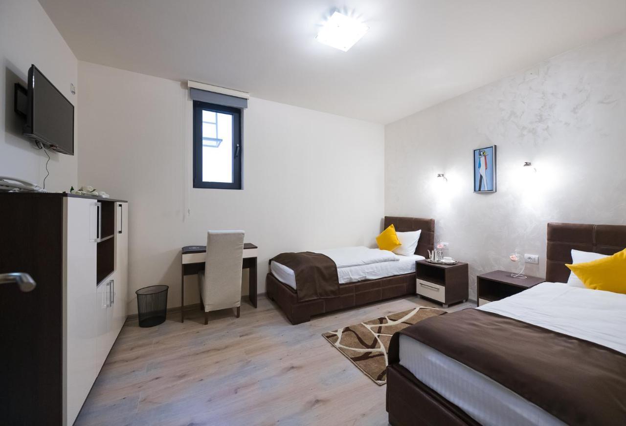Garnet Hotel & Event Centar Ruma Eksteriør billede