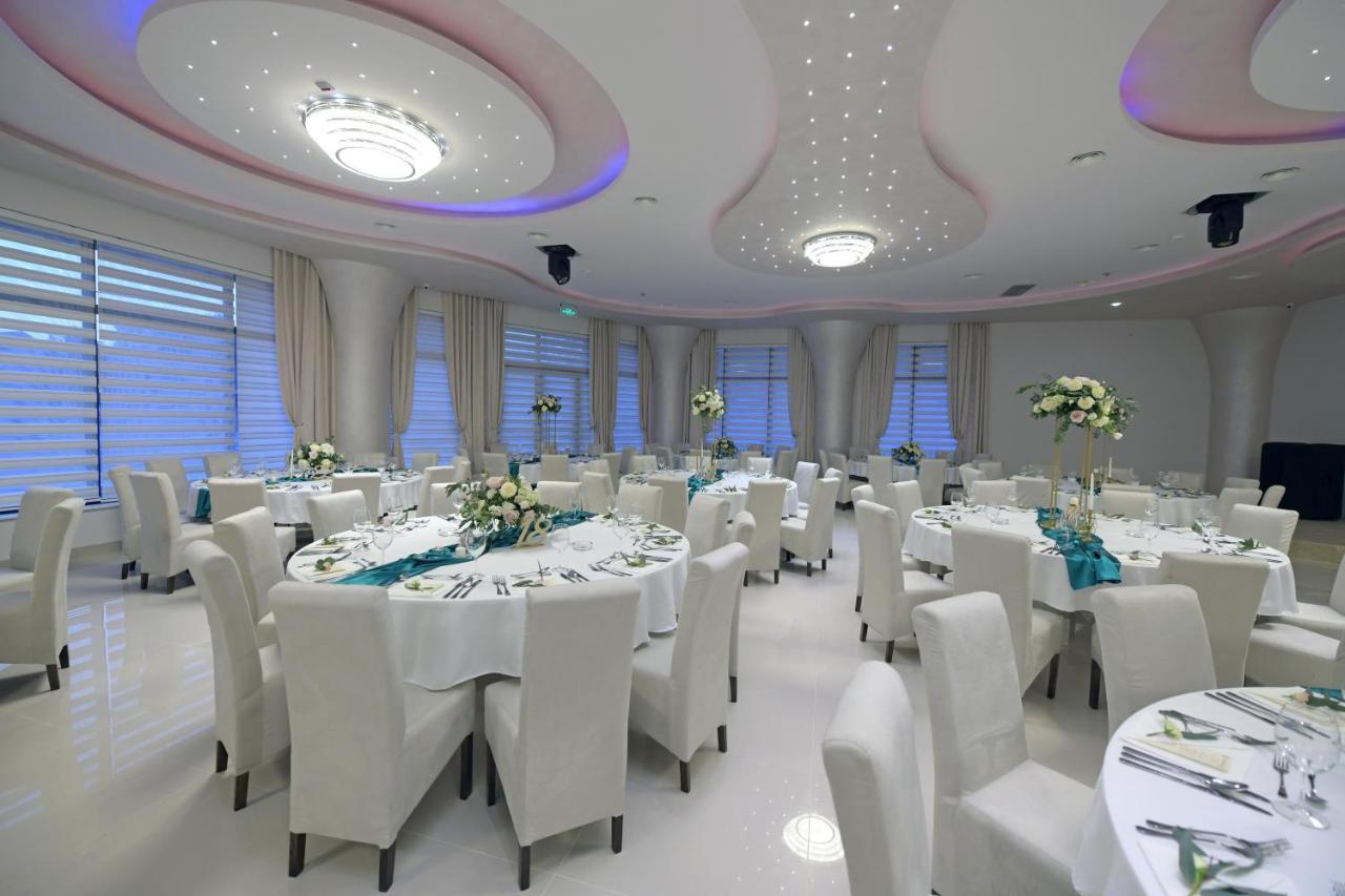 Garnet Hotel & Event Centar Ruma Eksteriør billede
