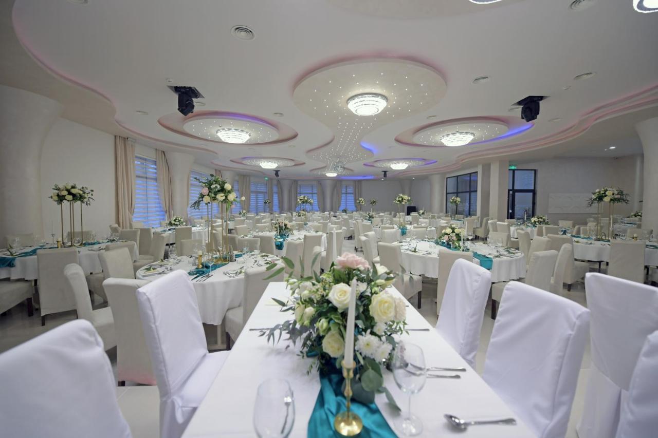 Garnet Hotel & Event Centar Ruma Eksteriør billede