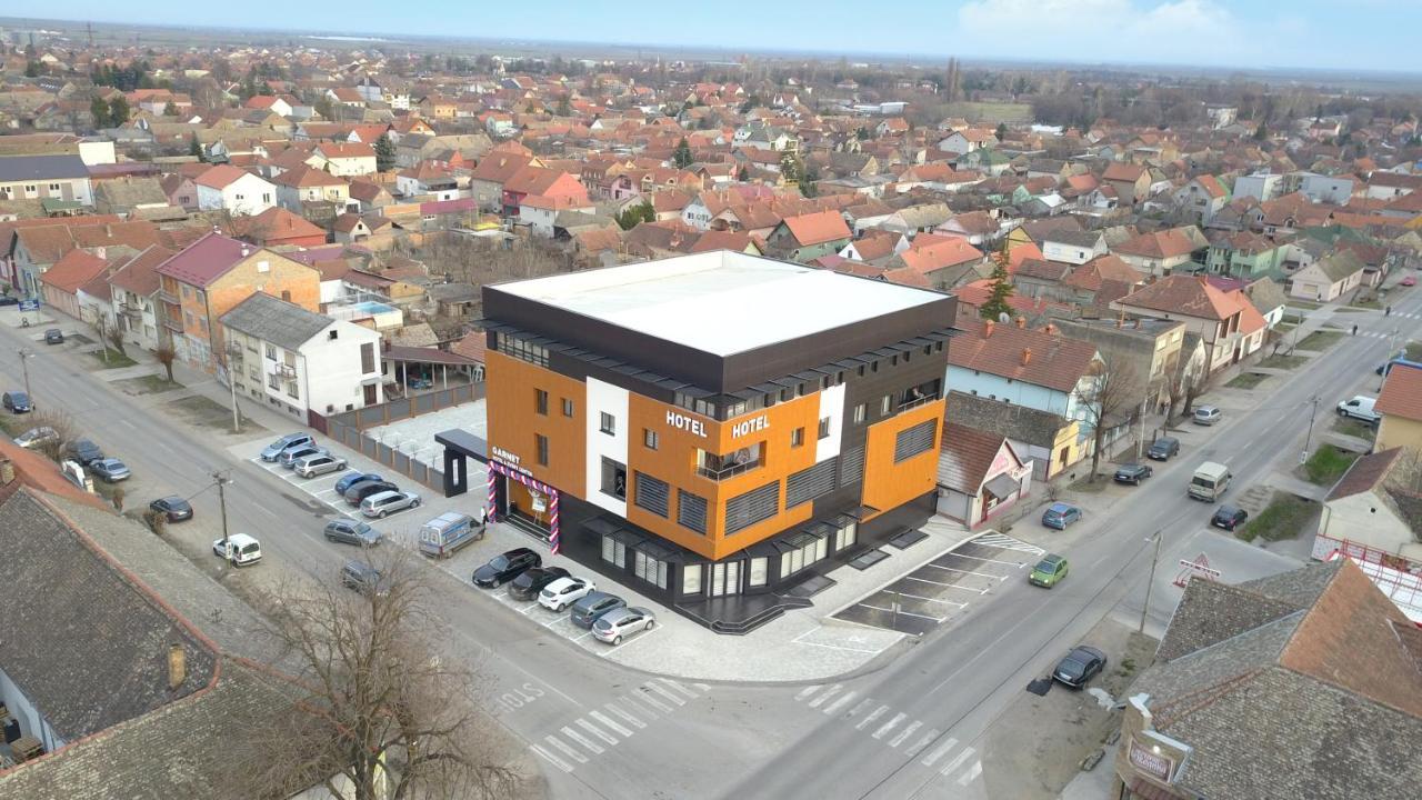 Garnet Hotel & Event Centar Ruma Eksteriør billede